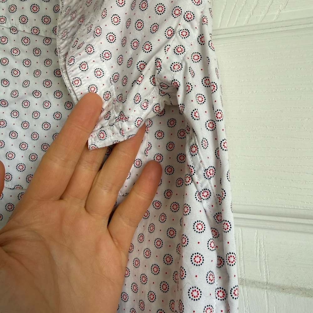 Express Men's Casual White With Red and Blue Pattern Button-Down Shirt - Picture 4 of 6